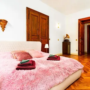 Imperial Deluxe Apartment